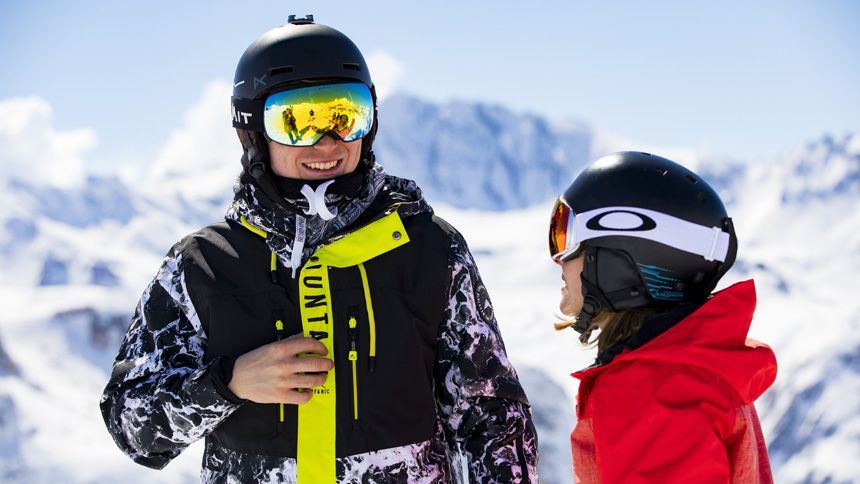 Circles Luxury Travel Agent - Carers save an average £150 on a winter ski holiday